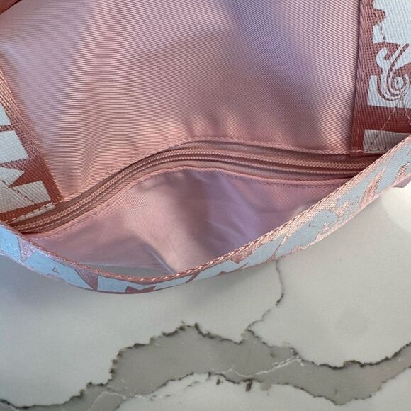 Pink Gym Bag with many compartments - Picture 2 of 7